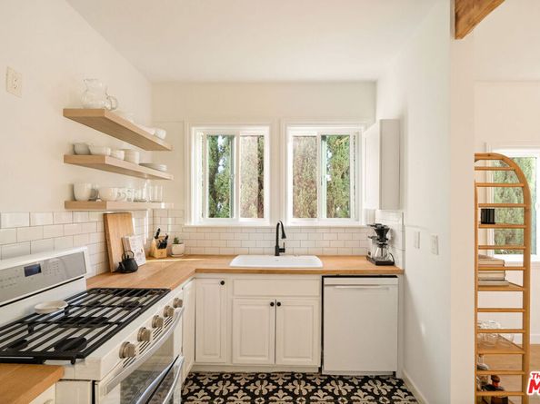 1222 N Hoover Street 1/2, Los Angeles CA 90029