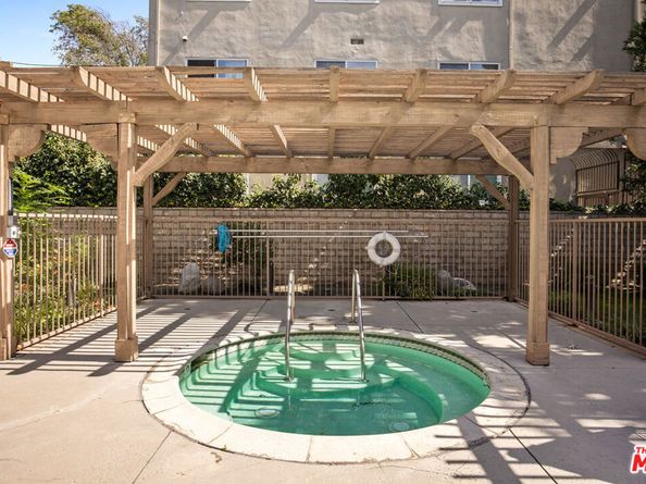 10715 Camarillo Street 307, North Hollywood CA 91602