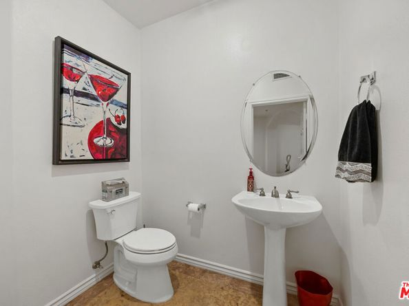 10715 Camarillo Street 307, North Hollywood CA 91602