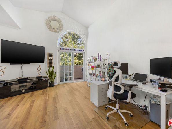 10715 Camarillo Street 307, North Hollywood CA 91602