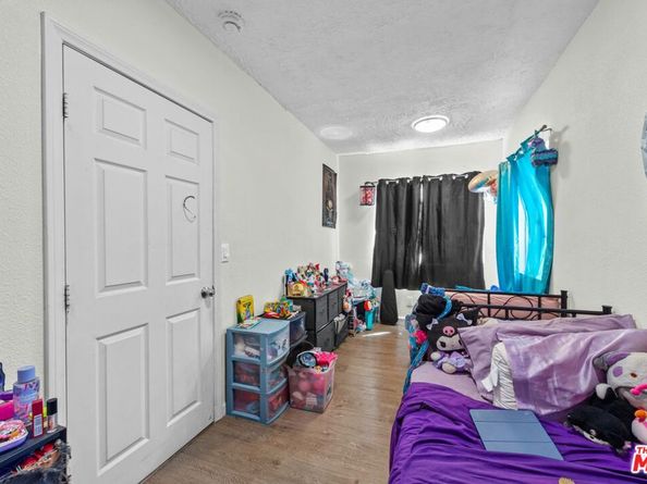 1325 E Adams Boulevard, Los Angeles CA 90011