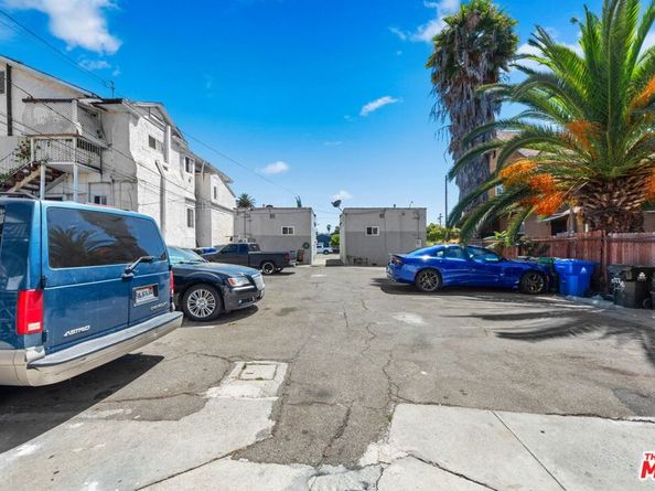 1325 E Adams Boulevard, Los Angeles CA 90011