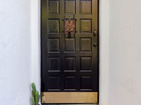 2251 N Cahuenga Boulevard, Los Angeles CA 90068