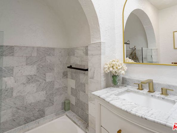 2251 N Cahuenga Boulevard, Los Angeles CA 90068