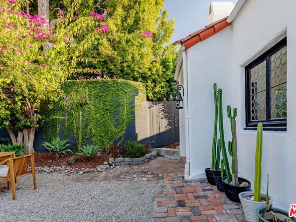 2251 N Cahuenga Boulevard, Los Angeles CA 90068