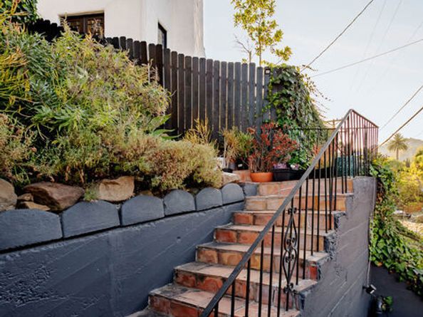 2251 N Cahuenga Boulevard, Los Angeles CA 90068