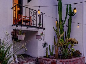 2251 N Cahuenga Boulevard, Los Angeles CA 90068