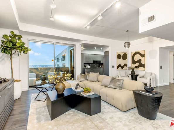 7250 Franklin Avenue 1204, Los Angeles CA 90046