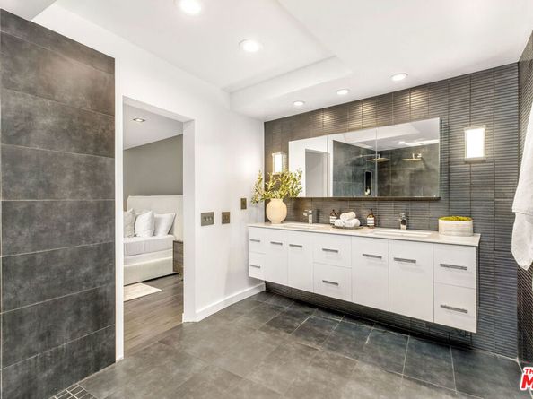 7250 Franklin Avenue 1204, Los Angeles CA 90046