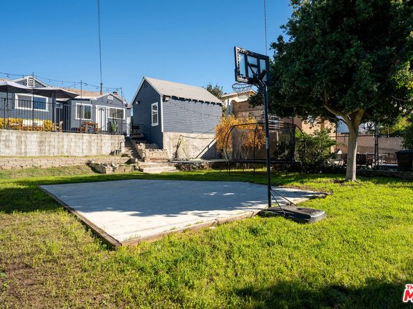 3220 Garden Avenue, Los Angeles CA 90039