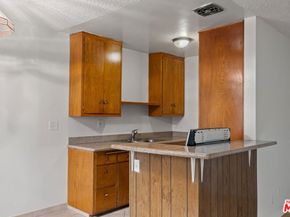 615 E Magnolia Boulevard, Burbank CA 91501