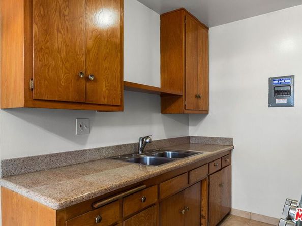 615 E Magnolia Boulevard, Burbank CA 91501