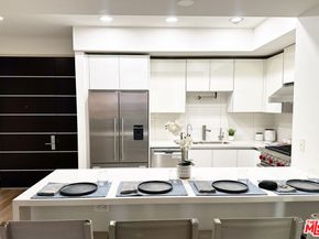 441 S Barrington Avenue 209, Los Angeles CA 90049