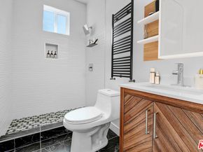 5926 S Hoover Street, Los Angeles CA 90044