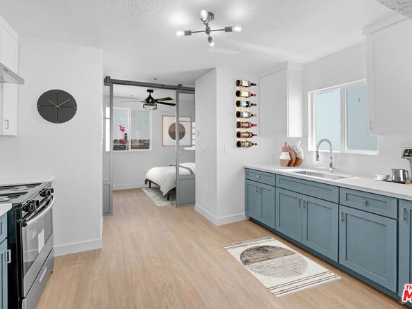 5926 S Hoover Street, Los Angeles CA 90044