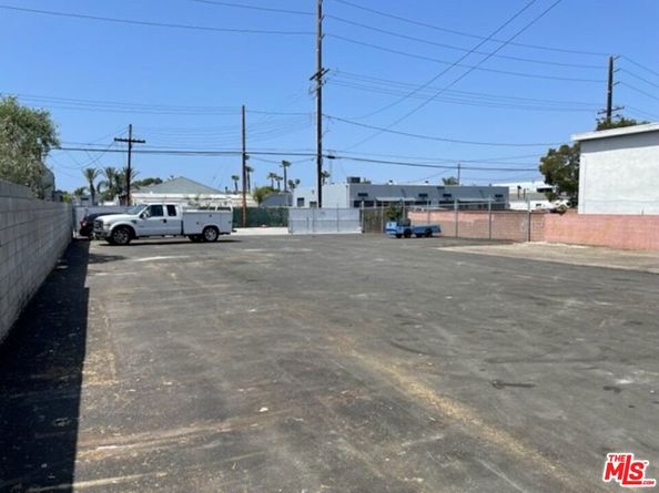 1925 Wallace Avenue, Costa Mesa CA 92627