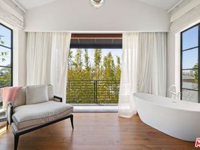 2402 11th Street, Santa Monica CA 90405