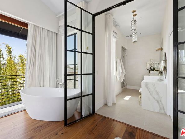 2402 11th Street, Santa Monica CA 90405