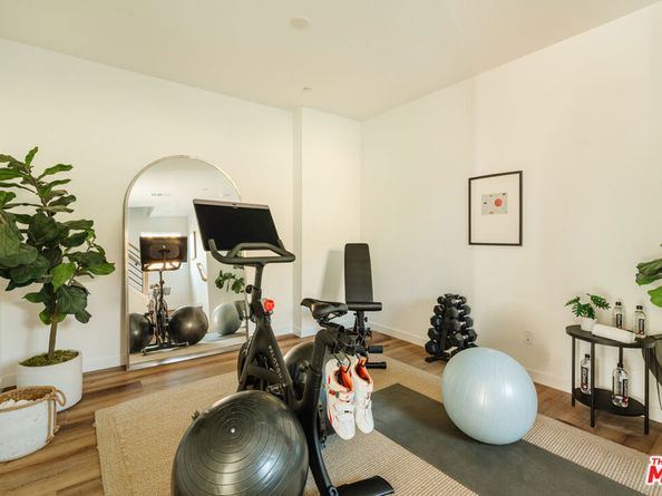 3855 N Riley Lane, Los Angeles CA 90065