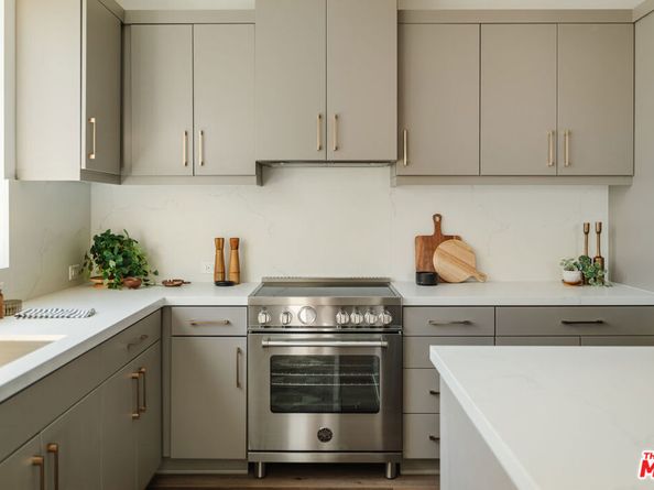 3855 N Riley Lane, Los Angeles CA 90065