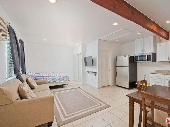 7421 Jumilla Avenue, Winnetka CA 91306
