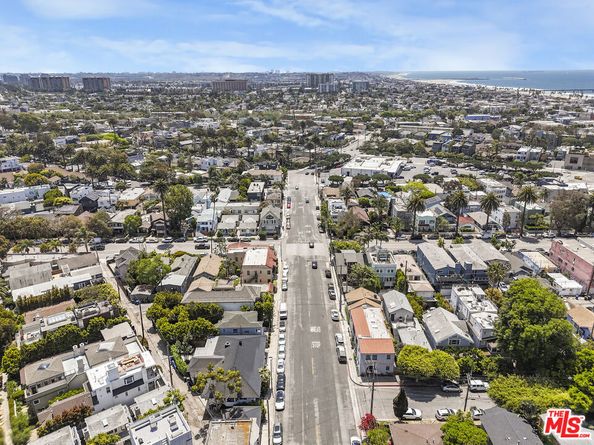 1300 Riviera Avenue, Venice CA 90291