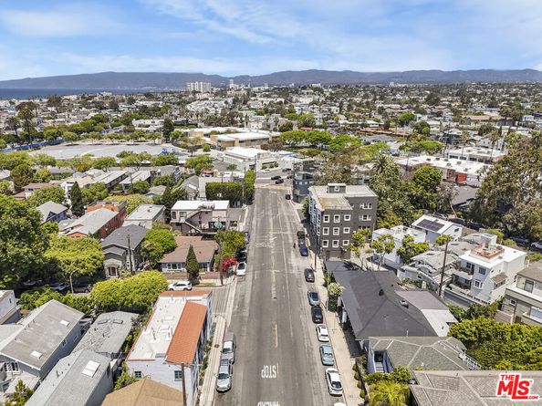 1300 Riviera Avenue, Venice CA 90291