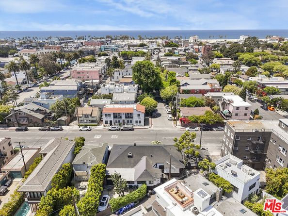 1300 Riviera Avenue, Venice CA 90291
