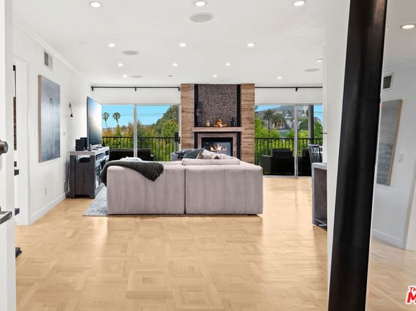 949 N Kings Road 314, West Hollywood CA 90069