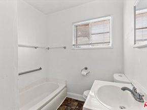 4045 Abourne Road D, Los Angeles CA 90008