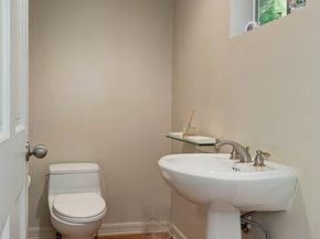 1041 Chantilly Road, Los Angeles CA 90077