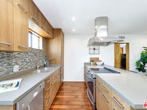 2002 4th Street 302, Santa Monica CA 90405