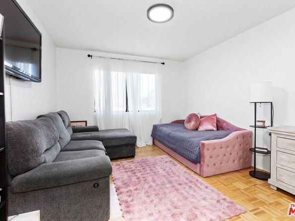 330 Burchett Street 206, Glendale CA 91203