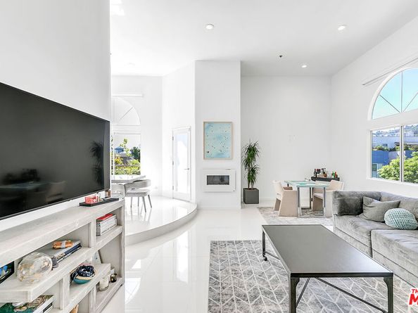 840 N Croft Avenue 301, Los Angeles CA 90069