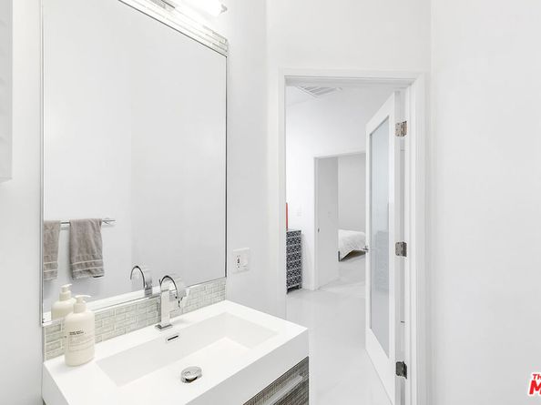 840 N Croft Avenue 301, Los Angeles CA 90069