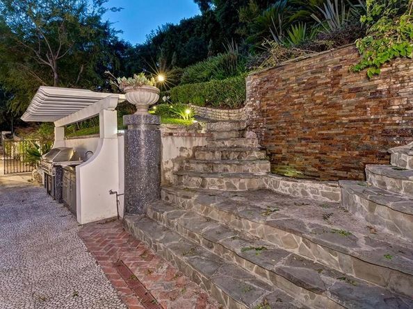 725 N Faring Road, Los Angeles CA 90077