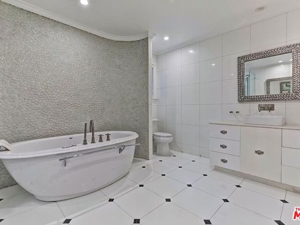 725 N Faring Road, Los Angeles CA 90077