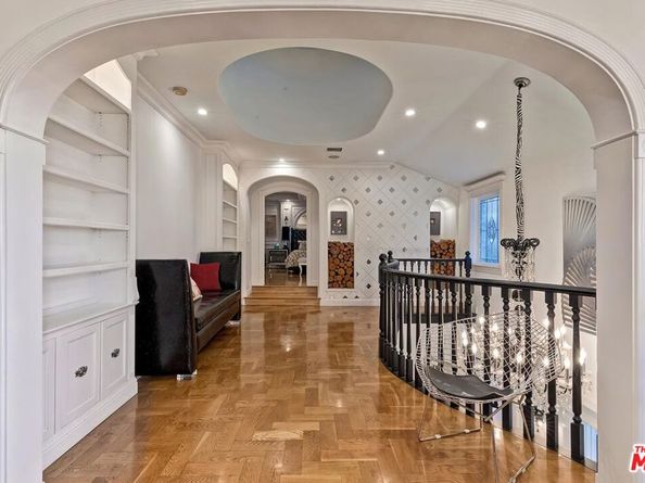 725 N Faring Road, Los Angeles CA 90077