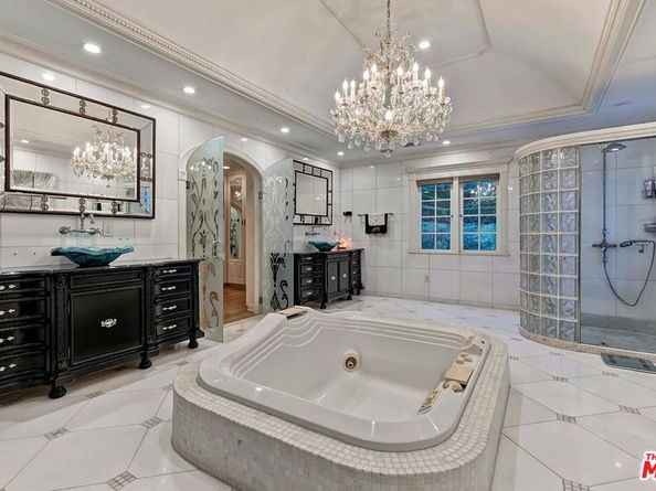 725 N Faring Road, Los Angeles CA 90077