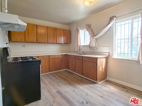1046 S Kenmore Avenue, Los Angeles CA 90006