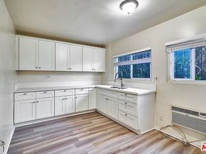 1046 S Kenmore Avenue, Los Angeles CA 90006