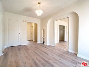 1046 S Kenmore Avenue, Los Angeles CA 90006