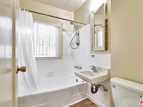 1046 S Kenmore Avenue, Los Angeles CA 90006