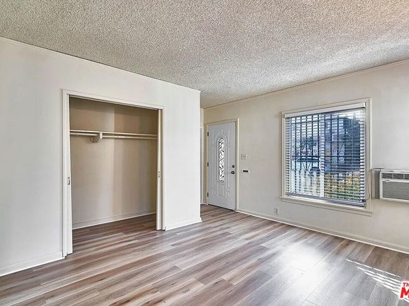 1046 S Kenmore Avenue, Los Angeles CA 90006