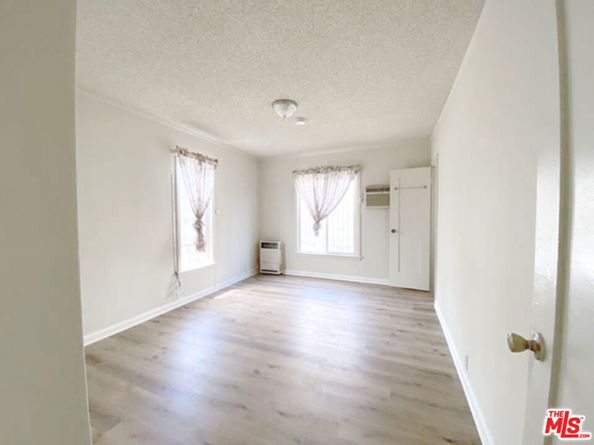1046 S Kenmore Avenue, Los Angeles CA 90006