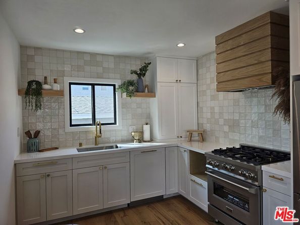 17 Sunset Avenue, Venice CA 90291