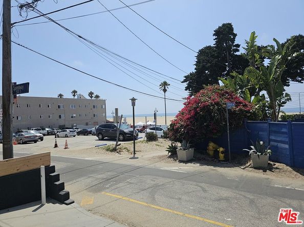 17 Sunset Avenue, Venice CA 90291