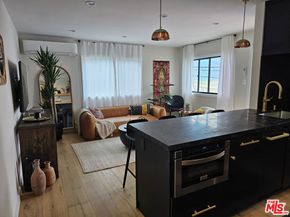 17 Sunset Avenue, Venice CA 90291