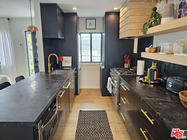 17 Sunset Avenue, Venice CA 90291