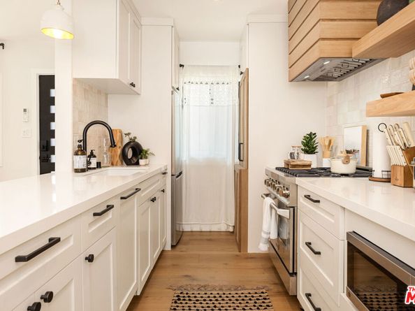17 Sunset Avenue, Venice CA 90291
